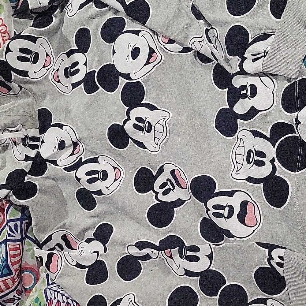 Cropped Mickey expressions hoodie